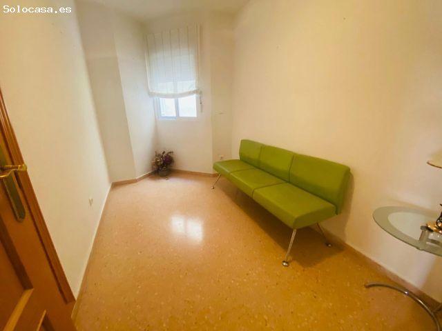 GRAN VIVIENDA DE 4 DORMITORIOS CON GARAJE Y VISTAS PANORÁMICAS A PLAZA AMÉRICA
