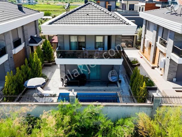 Granada Otele Yakın 4+1 Lüks Villa