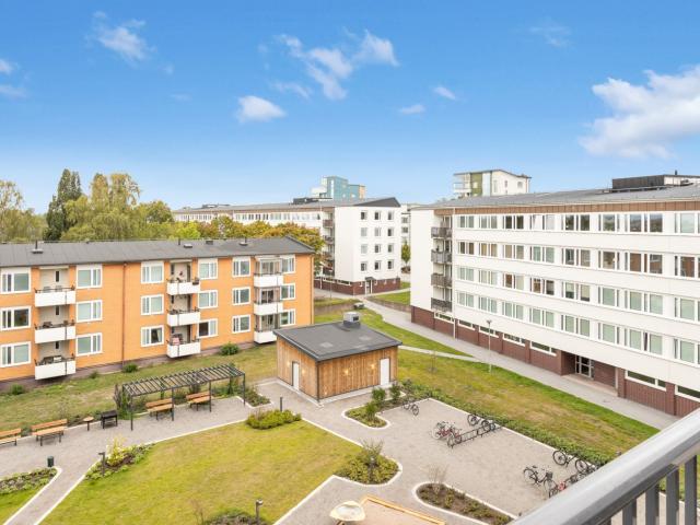 Gränby bilgata 28