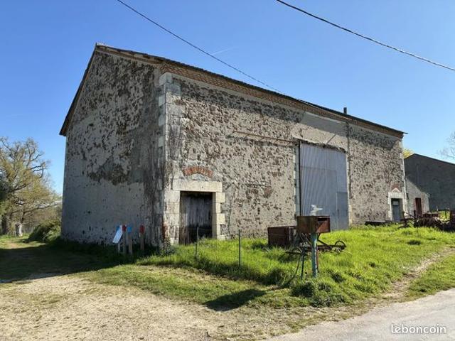 Grange 140 m² Lathus Saint Rémy