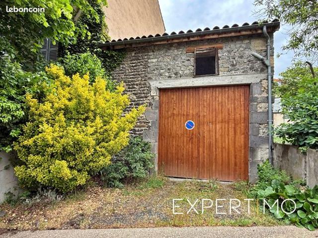 Grange 1 pièce 44 m²