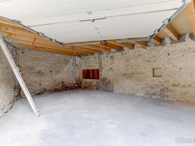 Grange 1 pièce 64 m²