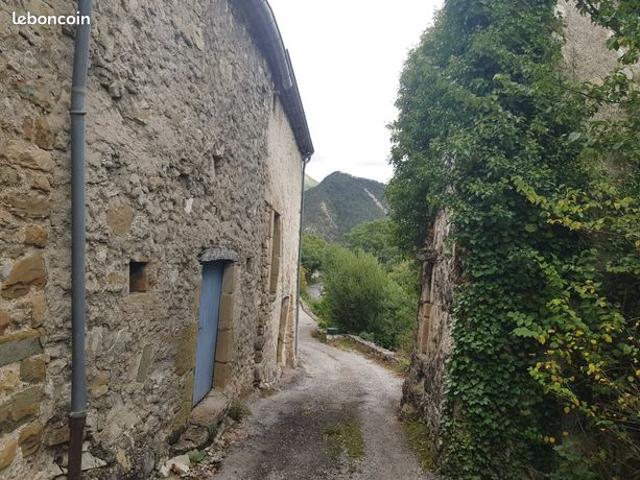Grange 1 pièce 100 m²