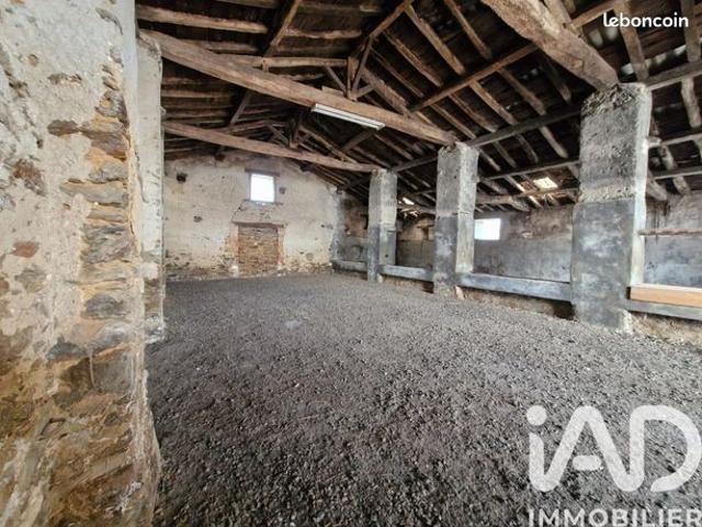 Grange 1 pièce 150 m²