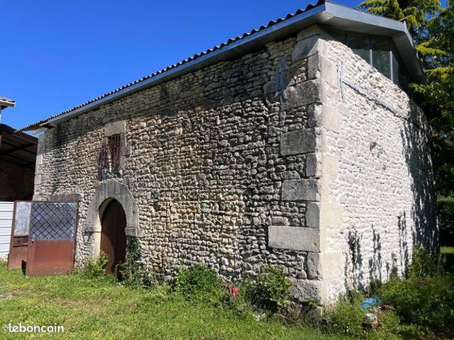 Grange 1 pièce 160 m²