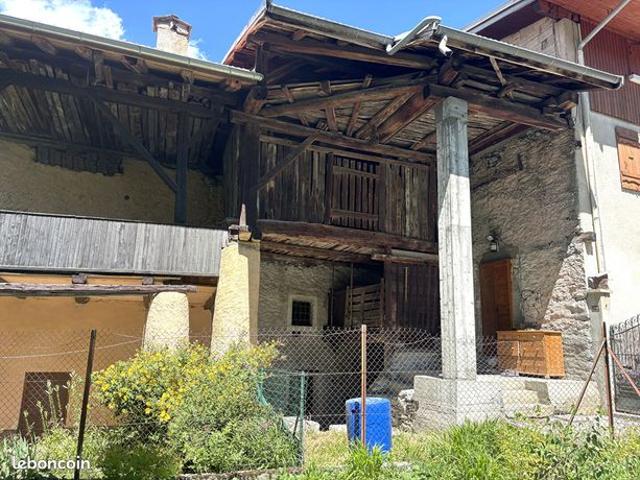 Grange 2 pièces 200 m²