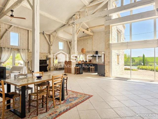 Villa 8 pièces 373 m²