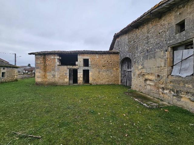 Grange à vendre Roullet Saint Estephe 260 m2