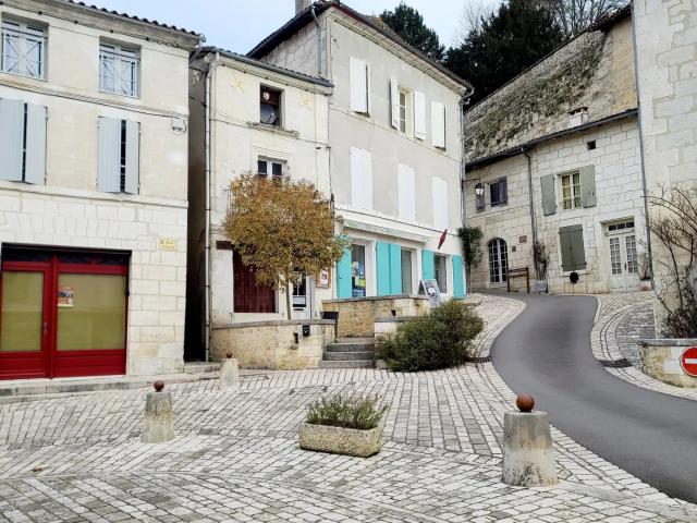 Grange à aménager à Aubeterre sur Drone