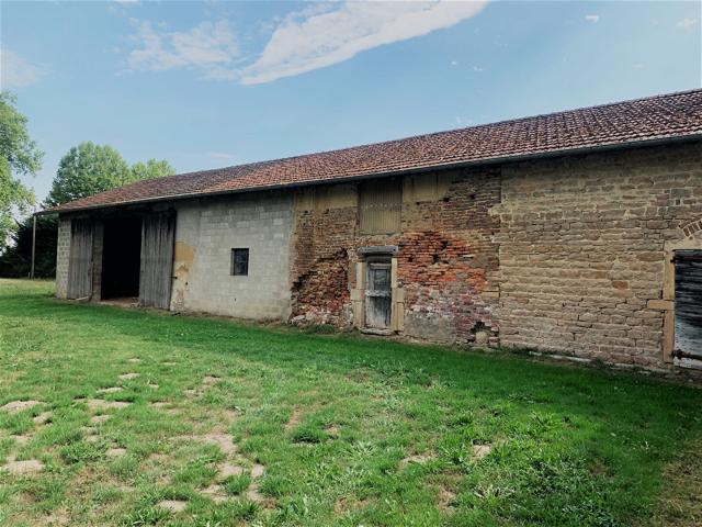 Grange à aménager de 500 m2 au sol sur 3000m2 de terrain
