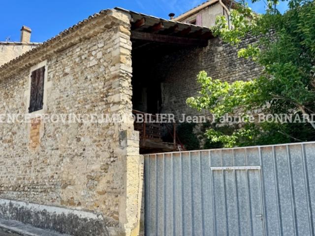 Grange à rénover au cœur du village