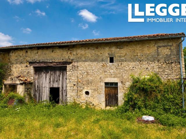 Grange à rénover avec jardin et dépendances