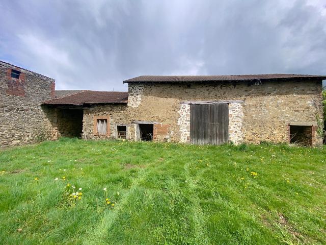 Grange à rénover à Jourgnac sur 1000 m2 de terrain