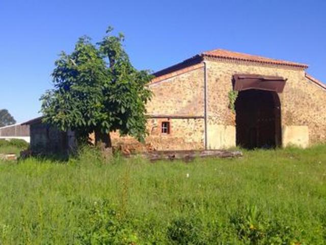 Grange à rénover de plus de 300 M2 sur un terrain de 3200 M2