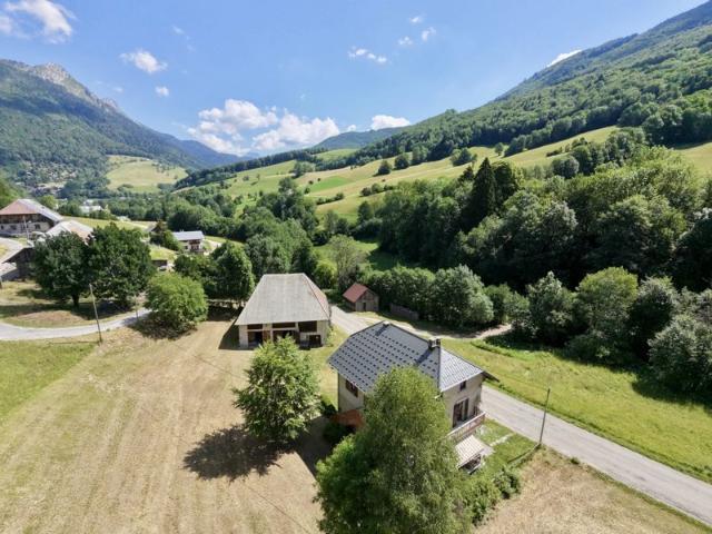 Grange à rénover et grand appartement