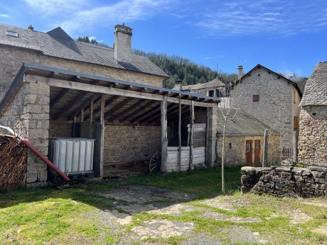 Grange à réhabiliter dans village réputé