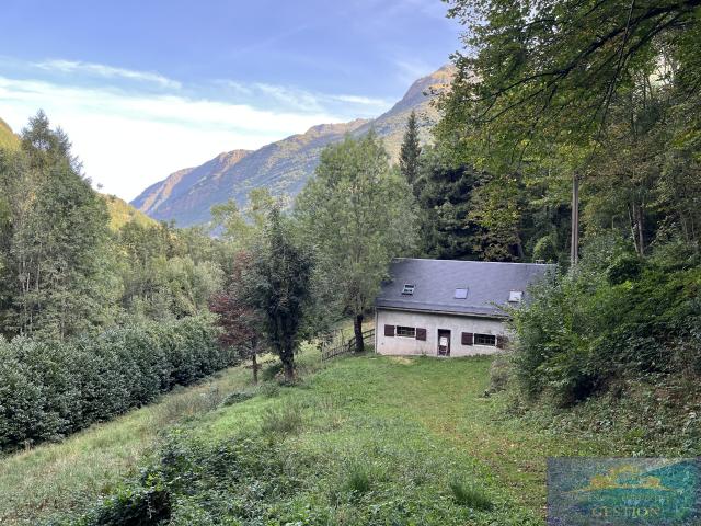 GRANGE AMENAGEE ET TERRAIN