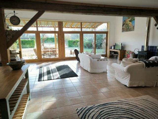 Grange aménagée face aux Pyrénées. Joli jardin