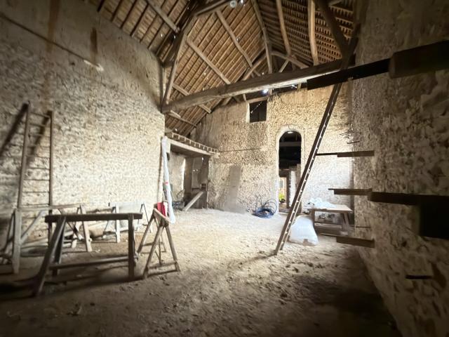 GRANGE 118m2 AUNEAU PROCHE