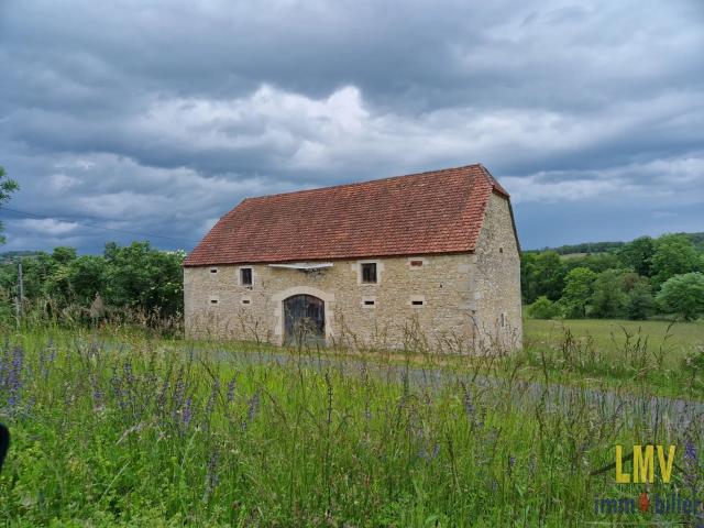 Grange avec 1,5 Hectares de prairie