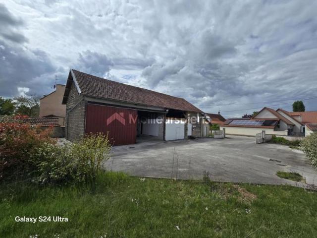 Grange avec Garage,Dependances et Piece