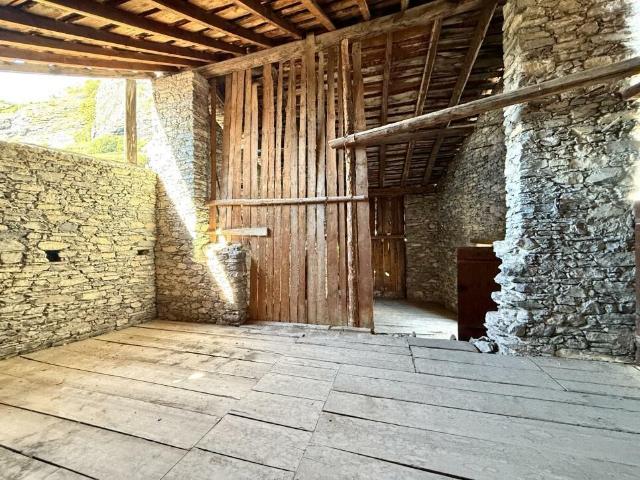Grange avec grand potentiel au centre d'Ardon | dreamo. Ch