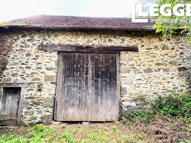 Grange avec potentiel de conversion en habitation et terrain, 11 351 m²