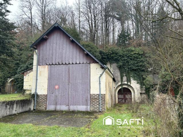 Grange avec sa cave creusée dans la roche