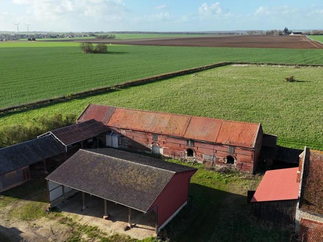 Grange avec silo à grain