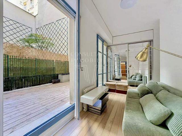 GRANGE BATELIERE. Rez de jardin avec patio privatif