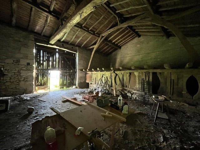 Grange de 2 pièces principales