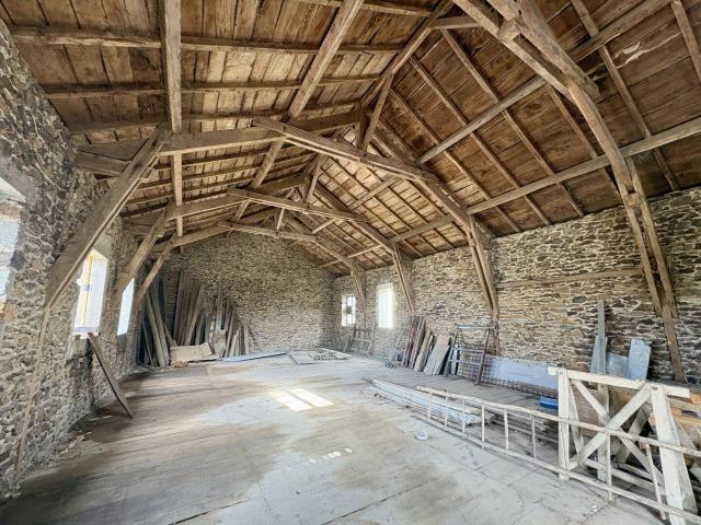 Grange de caractère: 300 m2 à fort potentiel d'aménagement