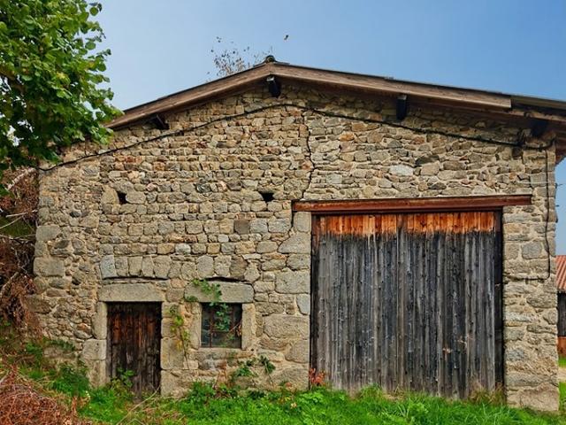 Grange de plus de 135 m² à vendre CELLES SUR DUROLLE 63