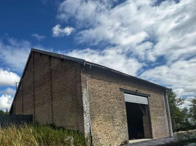Grange en pierre à aménager Volume exceptionnel Terrain 792m2
