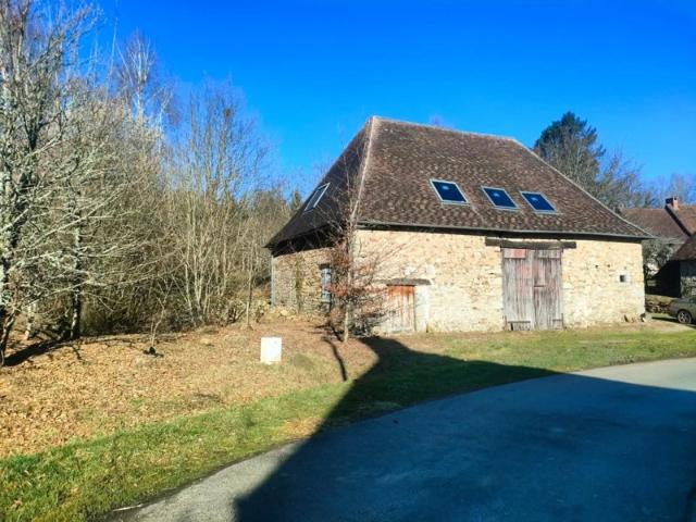 Grange en pierre de 160 m² à Ladignac le Long