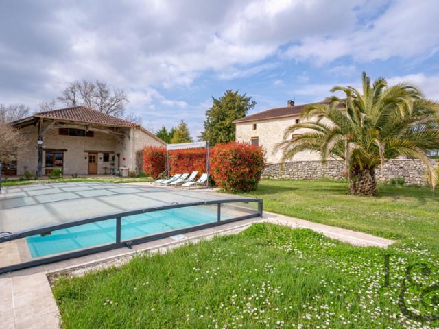 Grange en pierre rénovée avec gîte à vendre entre Villeneuve sut Lot et Agen