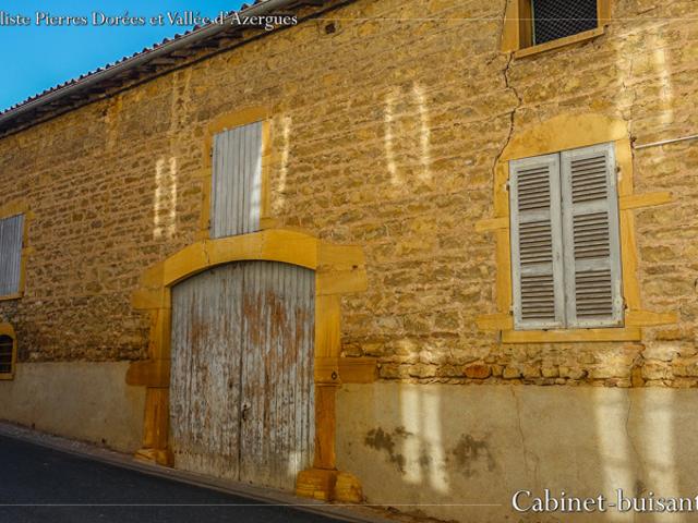 Grange en pierres à aménager avec terrasse