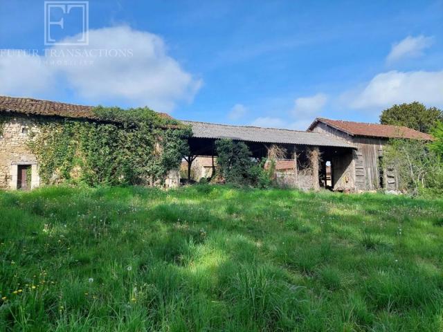 Grange et hangars sur 2000 m²