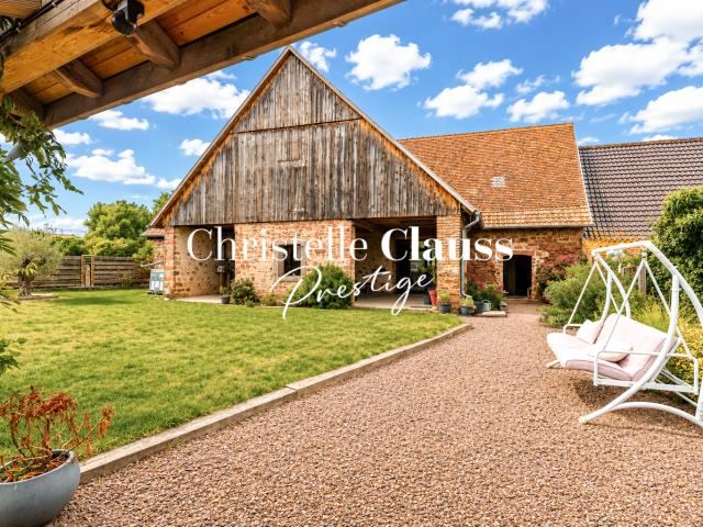 GRANGE RENOVEE AVEC PRESTATIONS DE QUALITE 160 M2 TERRAIN DE 10A53CA
