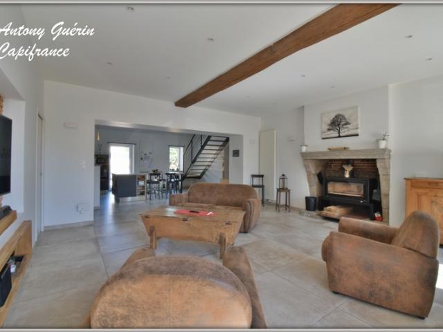 Grange rénovée de caractère avec dépendance 9 pièces 252 m² Habitable MESNARD LA BAROTIERE