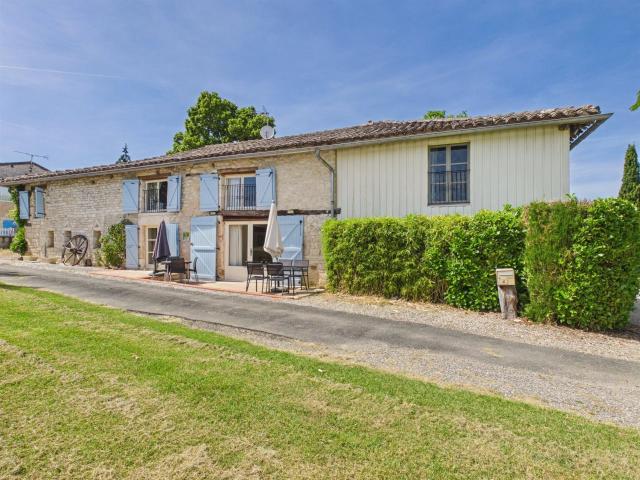 Grange rénovée isolée de 200 ans comprenant 8 chambres 449m² Gaillac