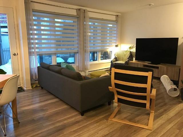 GRAND 41/2 AVEC BALCON ET IMMENSE FENÊTRE