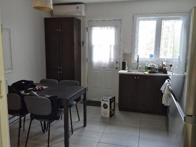 Grand 4 ½ Complètement Rénové *disponib