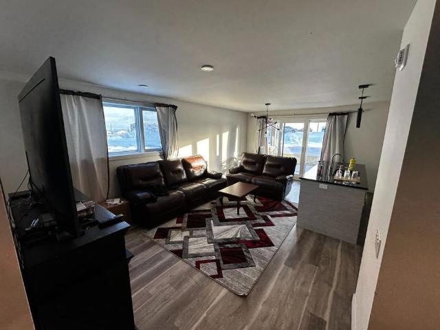GRAND 4 ½ HAUT DE GAMME – CLIMATISATION – 1 STATIONNEMENT – DISPONIBLE 1ER JUILLET