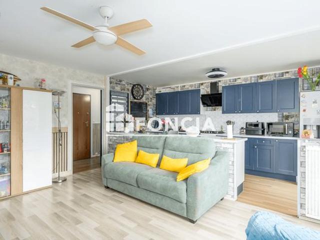 Grand 4 pièces avec double séjour et balcon de 7m2