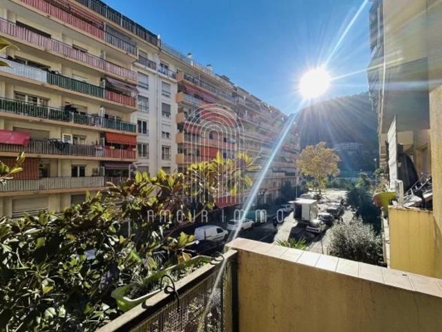 Grand 4 pièces de 92 m² avec balcon et box fermé Nice L'Ariane