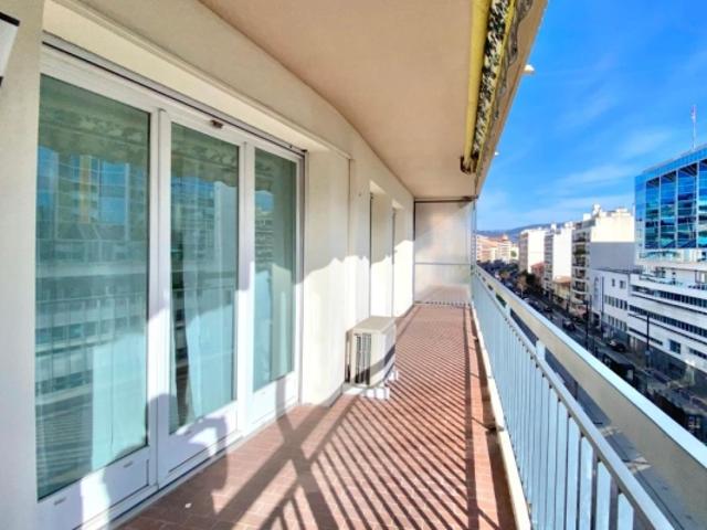 Grand 4 pièces de 117 m² proche de la mer Promenade des Anglais