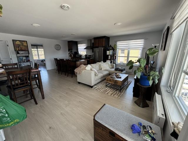 Grand 4 1/2 Moderne Dans Un 6plex