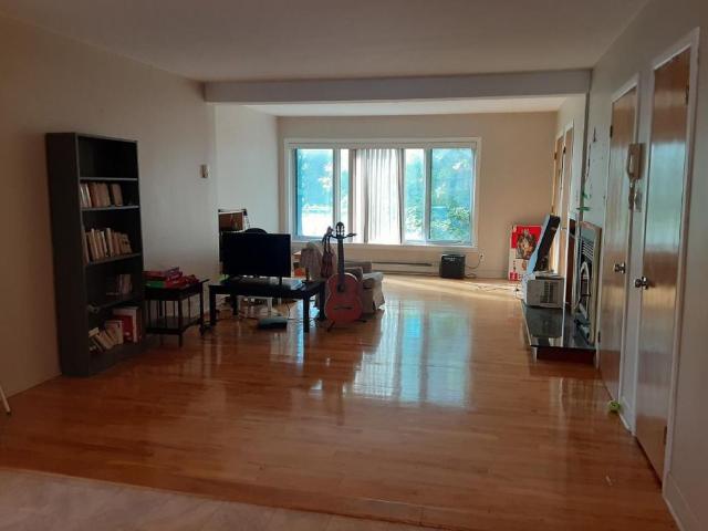 GRAND 4 1/2 À LOUER ST HYACINTHE AVEC FOYER