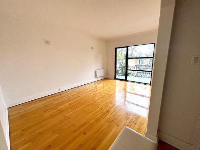 Grand 4 1/2 contemporain au 2e étage d’un triplex à Ahuntsic